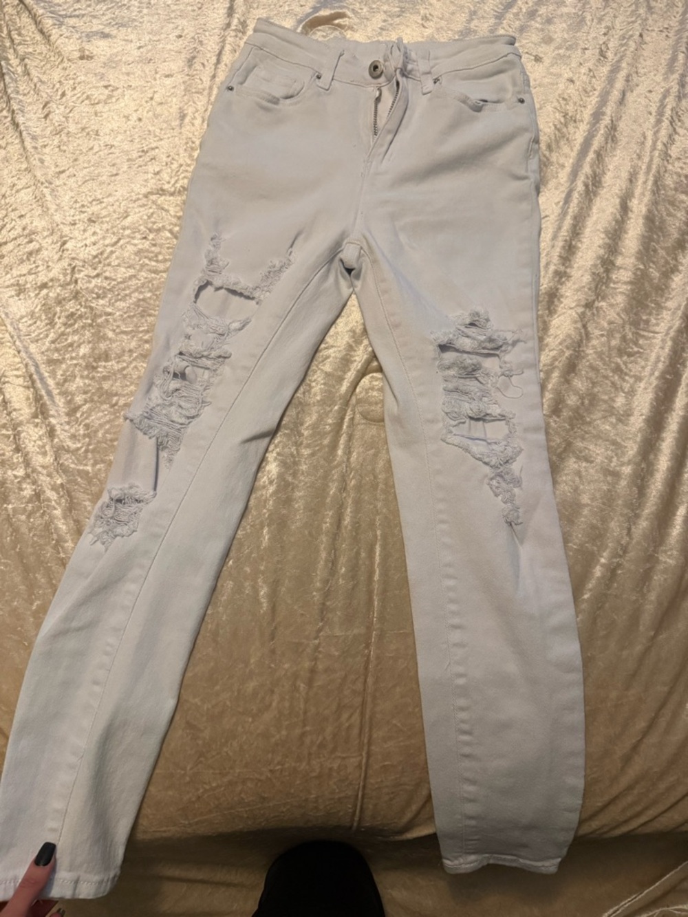 White distressed jeans
